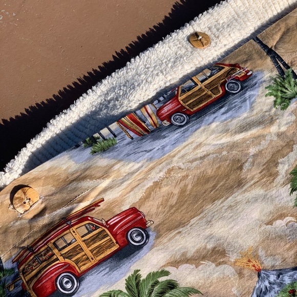 Vintage Hawaiian print twin duvet set.